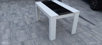 Sprzedam biały stół jadalnia/salon