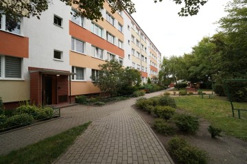 4 pokoje, niski blok, balkon - 310 000 zł