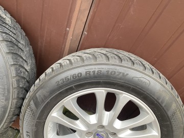 Alufelgi wraz z oponami zimowymi volvo 18 235/65R18