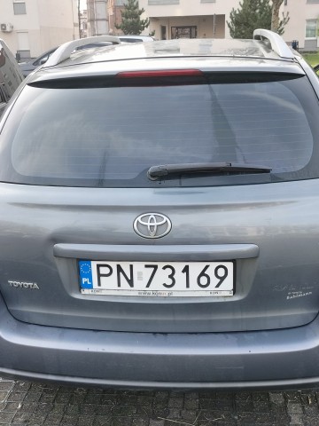 Sprzedam Toyotę Avensis kombi 1.8