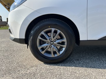 Hyundai ix35 1.6 BENZYNA Klima Nawigacja Ledy Kamera Cofania