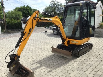 Minikoparką JCB 8OI8TS - doskonały stan