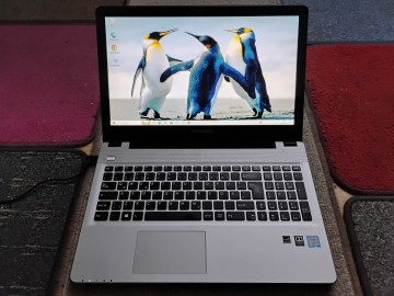 Laptop Medion Akoya E6422, procesor i3