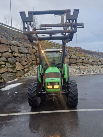 Ciągnik Deutz Fahr Agrolux z ładowaczem czołowym