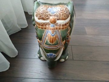 Duży porcelanowy słoń kwietnik