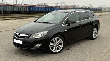 Opel Astra J 1.4T 140KM rok 2011 Navi Xenon PDC Alu 18 cali