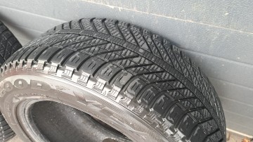 Opony zimowe 235/55R17 Good Year 4Seasons 6mm