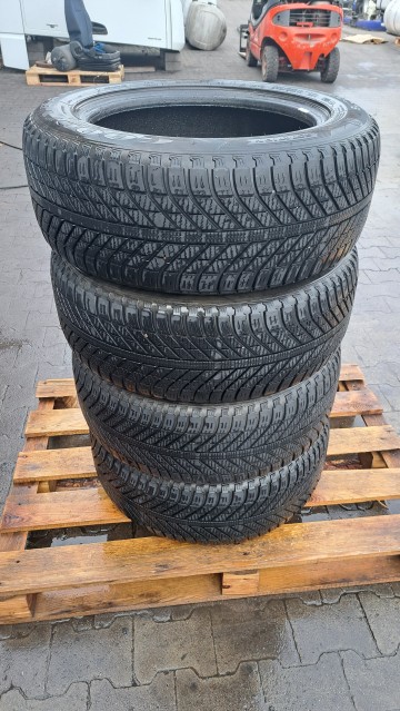 Opony zimowe 235/55R17 Good Year 4Seasons 6mm