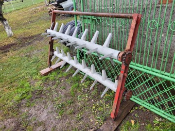 Aparat dwuwałkowy do rozrzutnika obornika