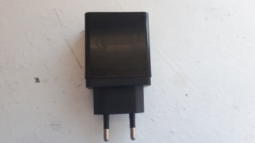 Ładowarka szybko ładująca cztery USB