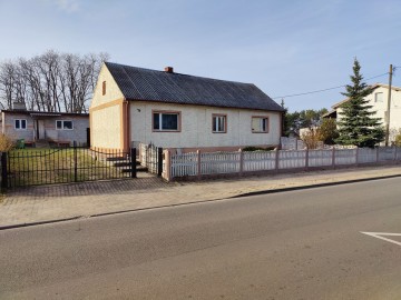 Sprzedam lub zamienię mały dom z budynkiem gosp. -Krzymów