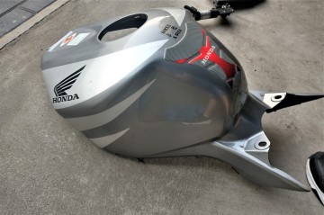 Owiewka Nakladka zbiornika HONDA CBR 1000rr SC57 04-07r