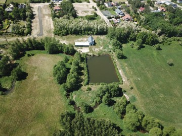 budynek mieszkalny z basenem , działka 1,25 HA  ,  POSOKA