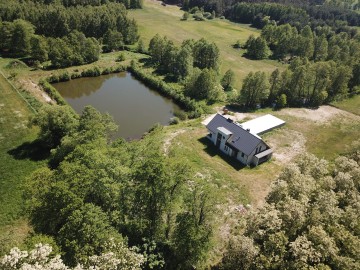 budynek mieszkalny z basenem , działka 1,25 HA  ,  POSOKA