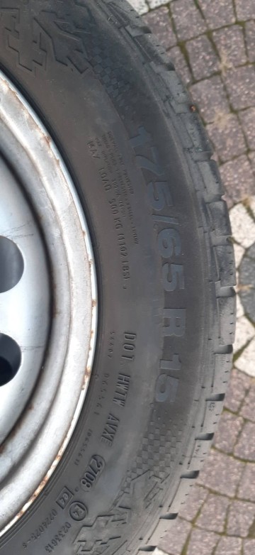 Sprzedam komplet kół zimowych 175/65 R15 /389 zł kpl/