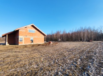 Sprzedam dom na dużej działce w sąsiedztwie jezior i lasów