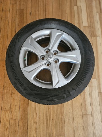 Sprzedam alufelgi  Toyoty z oponami Continental