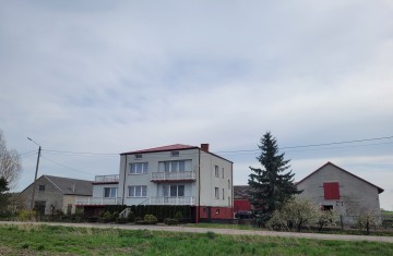 Dom Budynki Garażowo Gospodarcze