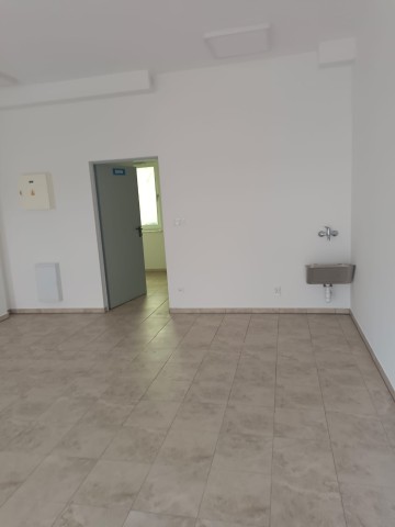 SPRZEDAM nowy lokal handlowy