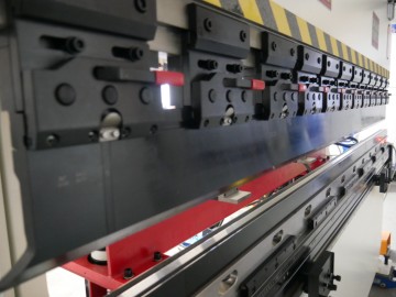 Hydrauliczna prasa krawędziowa