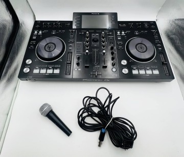 Pioneer XDJ-RX kontroler/Mixer + mikrofon Shure SV100