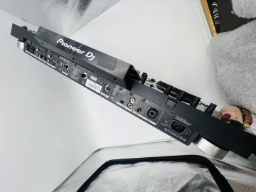 Pioneer XDJ-RX kontroler/Mixer + mikrofon Shure SV100