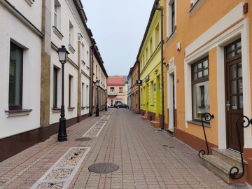 Do wynajęcia lokal usługowo-biurowy na parterze-os. Starówka