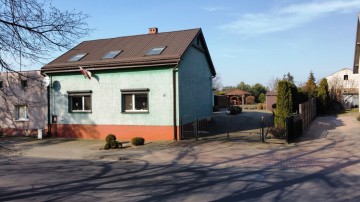 Dom w pobliżu jezior, zagospodarowana działka, 2 garaże