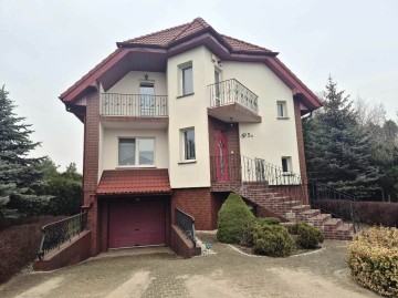 Sprzedam piętrowy dom z garażem, działka 1236m2 -Węglew