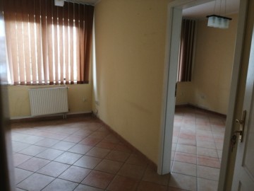 Wynajmę lokal biurowo-usługowy, 1 piętro, ul. Kleczewska 25