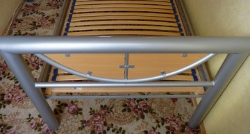 Sprzedam solidne łóżko metalowe ze stelażem. Rozmiar 100x200