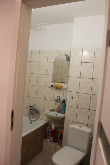 Sprzedam mieszkanie 42,16m2 na parterze .............