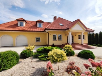 Dom pod miastem nowoczesna bryła garaż POSADA