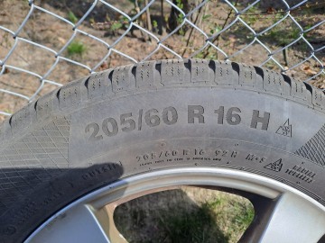 Opony zimowe 205/60 na felgach Alu 16r 800 zł