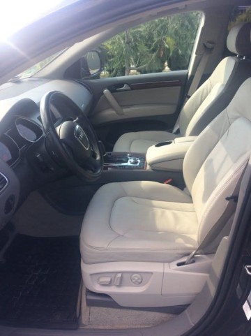 Sprzedam  AUDI Q7  Godne polecenia