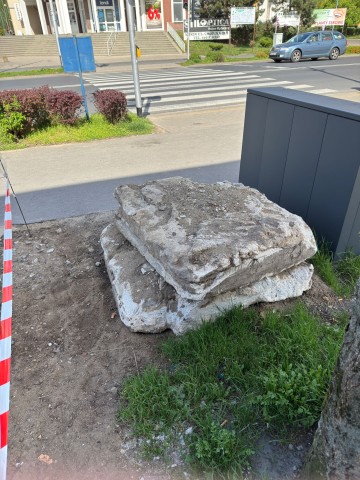 Płyty betonowe X2 oddam za darmo Konin