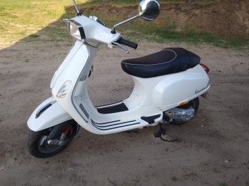 Retro Skuter Piaggio Vespa S50