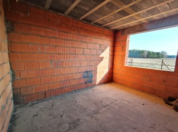 Dom w trakcie budowy w sąsiedztwie lasów i Jez. Ślesińskiego