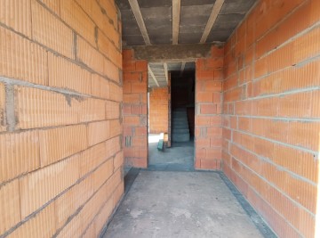 Dom w trakcie budowy w sąsiedztwie lasów i Jez. Ślesińskiego