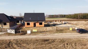 Dom w trakcie budowy w sąsiedztwie lasów i Jez. Ślesińskiego