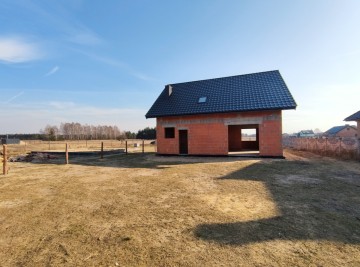 Dom w trakcie budowy w sąsiedztwie lasów i Jez. Ślesińskiego