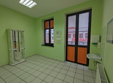 Wynajmę lokal przystosowany np. pod działalność medyczną