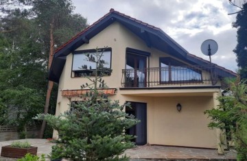 Atrakcyjna nieruchomość z garażem i zadbanym ogrodem -Konin