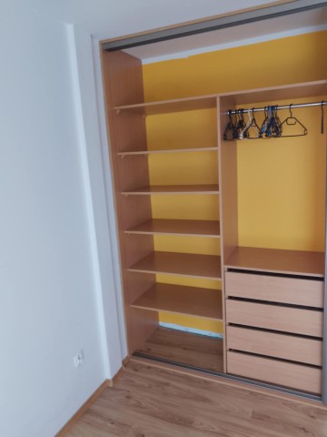 Szafa ubraniowa przesuwna kolor Buk