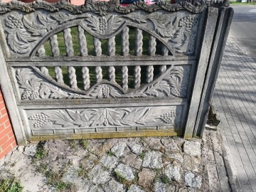 Płot betonowy, przęsła, słupki