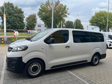 Opel Vivaro wersja long 9 osób