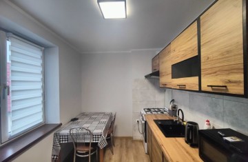 Sprzedam kawalerkę po remoncie, 1 piętro - Kazimierz B.