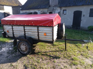 Przyczepka samochodowa