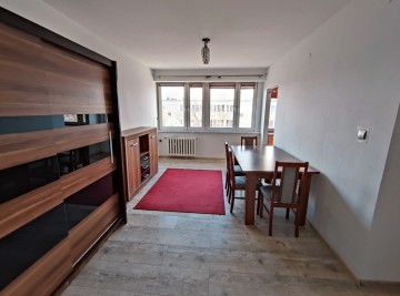 Sprzedam 2 pokojowe mieszkanie w niskim bloku, os. V