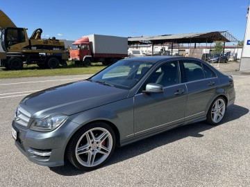 Mercedes C 1.8 BENZYNA Klimatronik Nawigacja Ledy Xenon